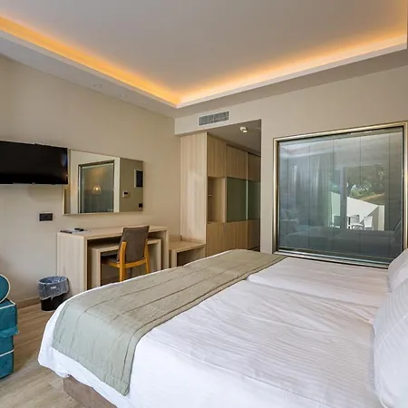 Alexandra & Hotel 4*